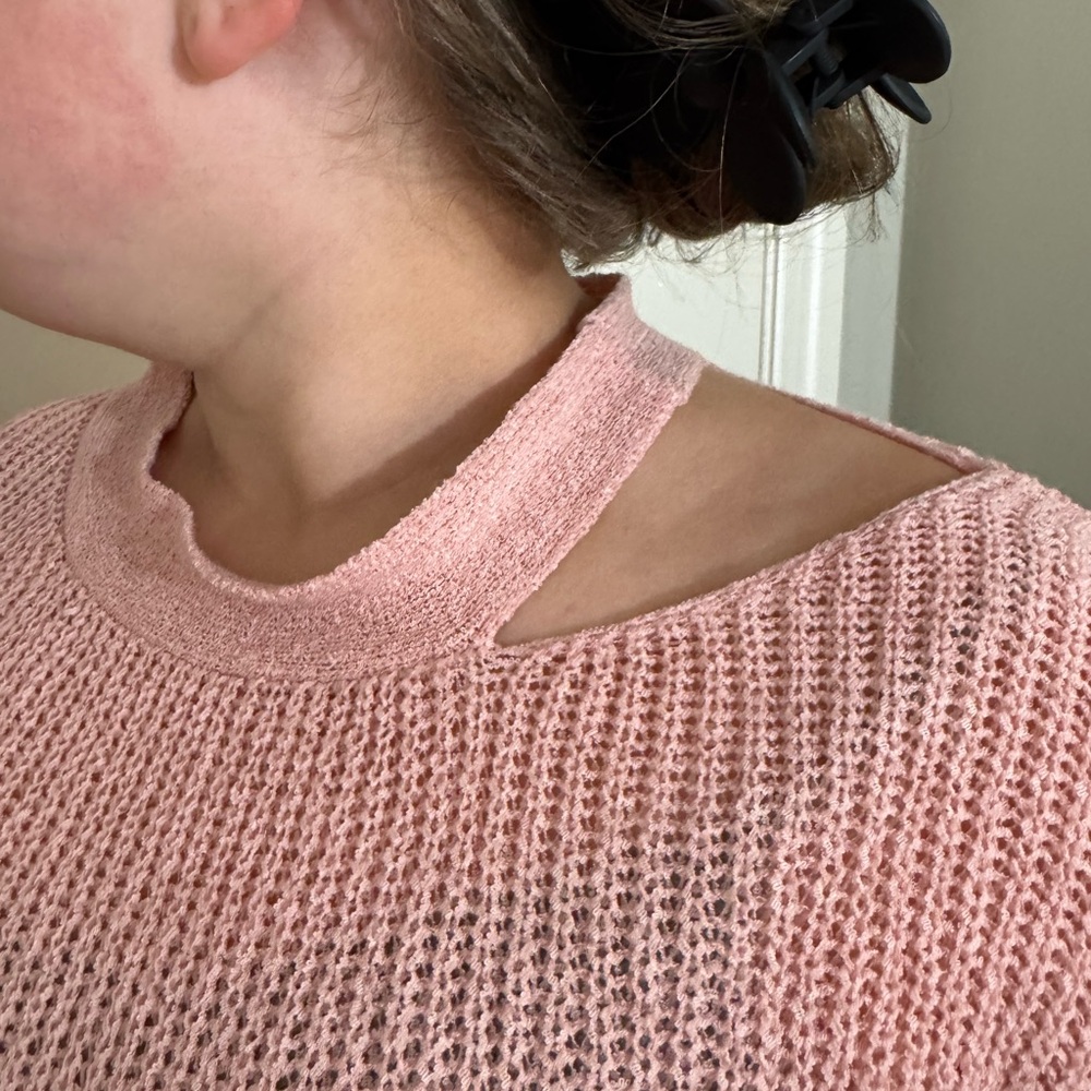 Elegant Off-the-Shoulder Pink Sweater - Picture 2 of 4